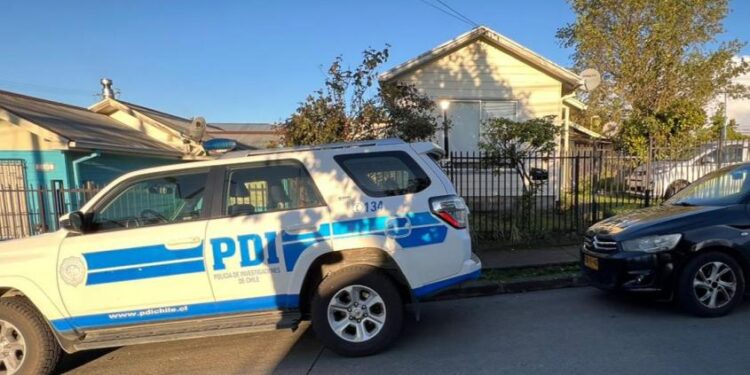 Encuentran cadáver en antejardín de casa en Osorno: hay indicios de participación de terceros 