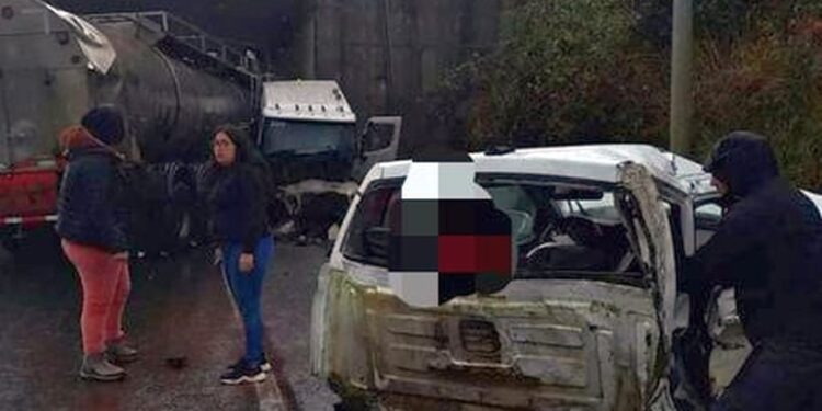 Colisión entre camioneta y camión dejó un hombre fallecido y dos lesionados en sector Pilauco