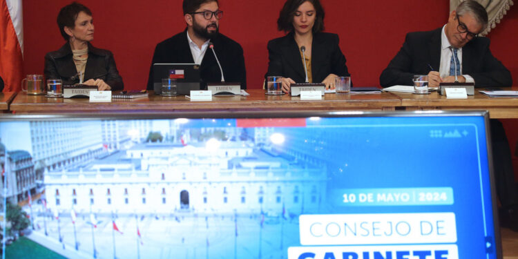 Presidente Boric pidió a su gabinete desplegarse en regiones todas las semanas