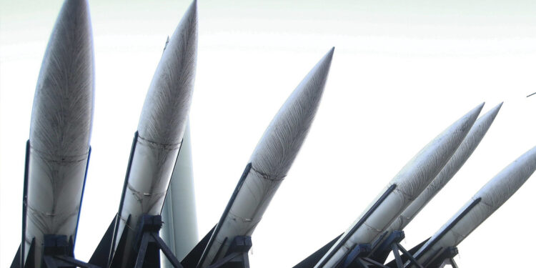 Rusia inició maniobras con armas nucleares tácticas