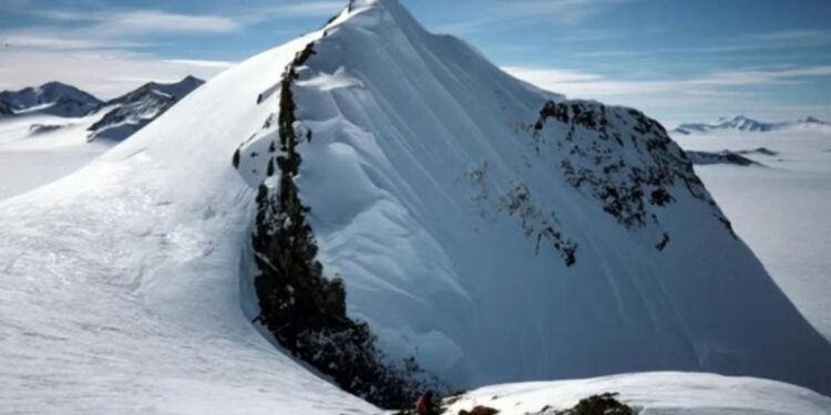 Rusia descubrió gran reserva de petróleo en zona antártica reclamada por Chile