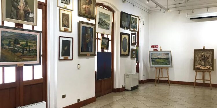 Pinacoteca municipal de Osorno ejecuta proyecto para documentar colección de obras pictóricas