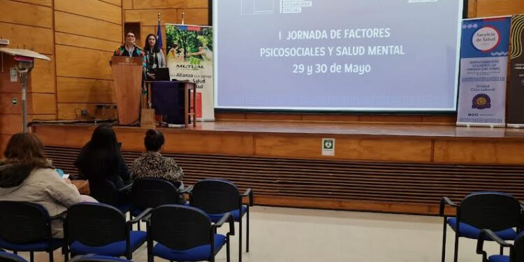 Servicio de Salud Osorno realiza jornada sobre factores psicosociales y salud mental