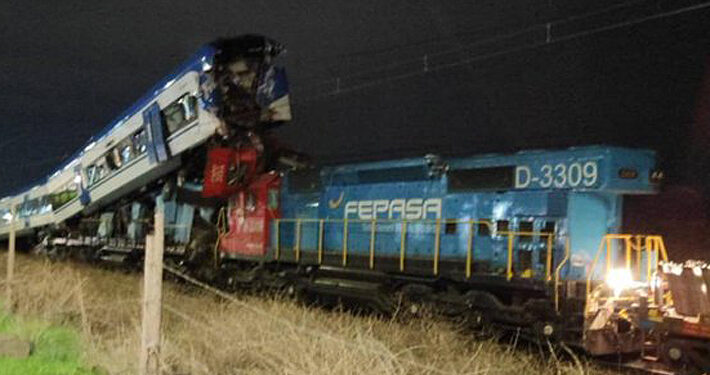 Violento choque de trenes en San Bernardo: Reportan dos fallecidos y nueve personas lesionadas