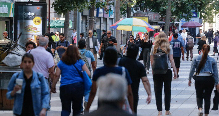 Tasa de desempleo en trimestre marzo-mayo baja a 8,3% y se ubica en su menor nivel desde enero de 2023