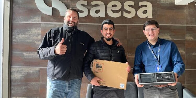 Saesa entrega computadores a Cesfam de Puaucho en San Juan de la Costa