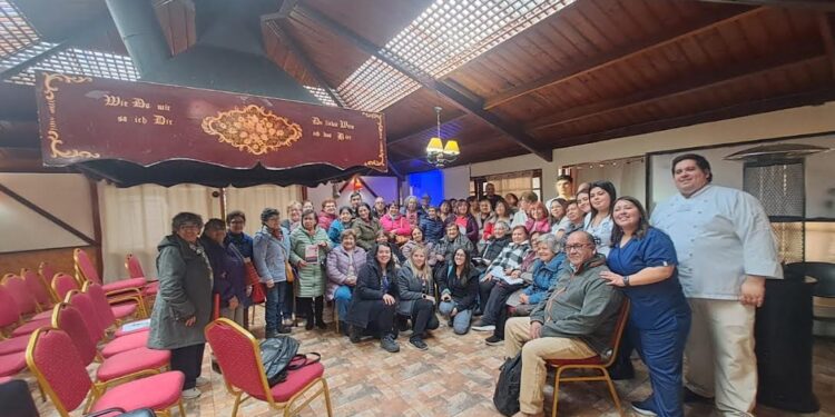 Iniciativa de Santo Tomás Osorno “Educar con Sentido” benefició a adultos mayores 