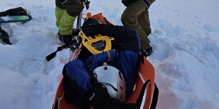 Carabineros rescata a mujer que cayó en zona cordillerana de Puyehue