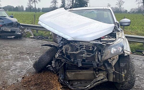 Colisión frontal en ruta U-55 dejó dos automóviles afectados