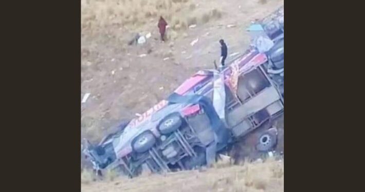 Tragedia en Perú: Bus cae a un abismo y al menos 21 personas resultan fallecidas
