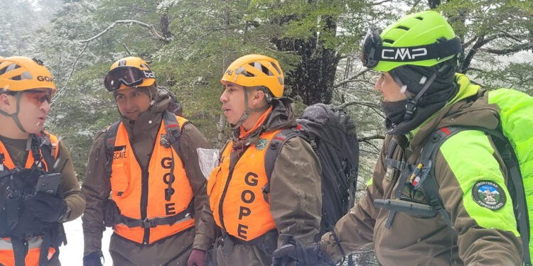 Hallaron pertenencias de excursionista desaparecido en Parque Nacional Villarrica
