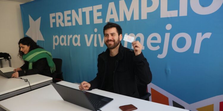 Frente Amplio realiza sus primeras elecciones generales