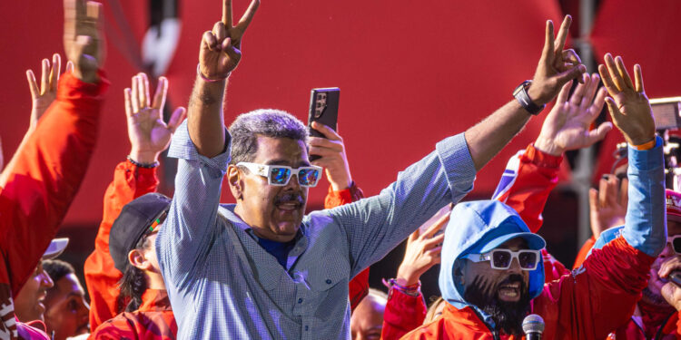 En medio de sospechas de fraude, Maduro es proclamado como presidente de Venezuela