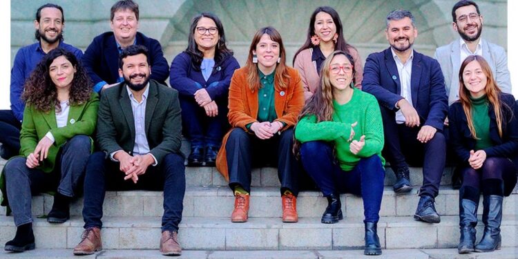 Constanza Martínez es la primera presidenta electa del Frente Amplio