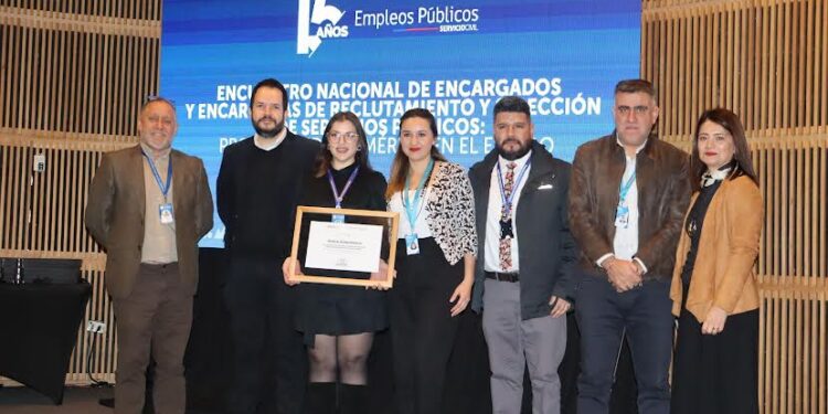 Servicio Civil otorga reconocimiento al Servicio de Salud Osorno en materia de gestión de personas