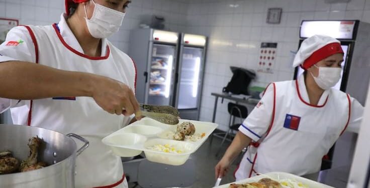 Junaeb anuncia que continuará entrega alimentación en zonas afectadas por sistema frontal