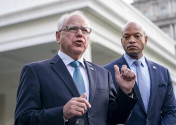 Kamala Harris escoge a Tim Walz, gobernador de Minnesota, como su vicepresidente