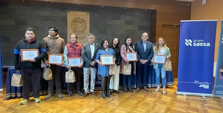 Vecinos de Osorno se certifican en curso de electricidad básica financiado por Saesa