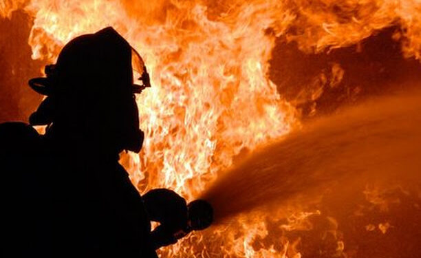 Osorno: Incendio destruyó recinto que distribuía y fabricaba cerveza en sector Francke