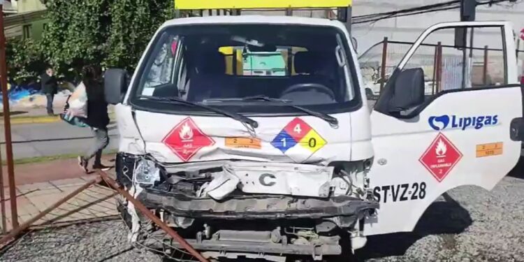 Colisión vehicular en centro de Osorno dejó dos personas lesionadas