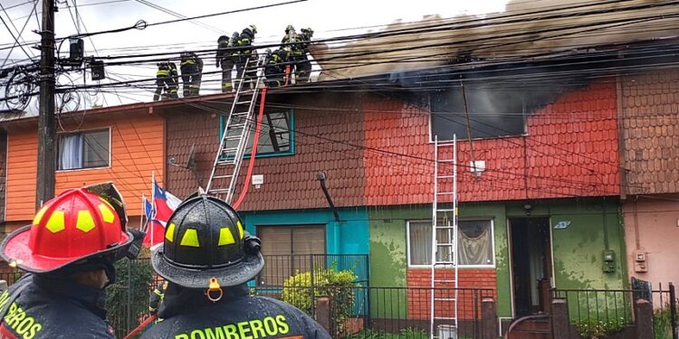 Osorno: Violento incendio dejó cuatro viviendas afectadas en sector Rahue Bajo