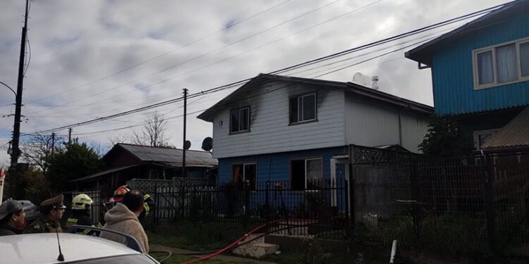 Cuatro damnificados dejó incendio en vivienda del sector Rahue Alto