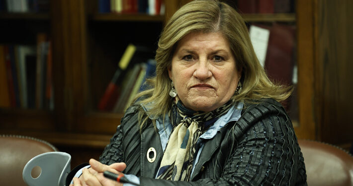 Hijo de Gloria Naveillán baja su candidatura como concejal de Traiguén tras ser detenido por VIF