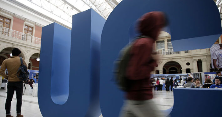 Cadem: Sólo un 14% considera como prioridad condonar el CAE y 43% pide mejorar planes de educación