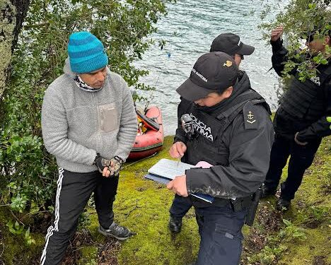 Multan a 10 turistas por pesca recreativa ilegal en lago Todos Los Santos