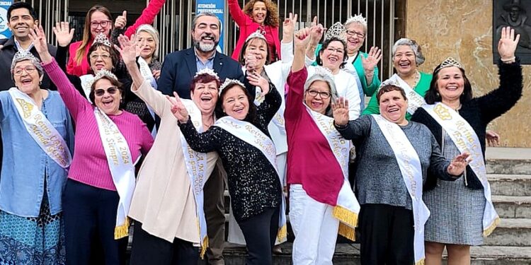 Lanzan programa de actividades por mes del adulto mayor en Osorno