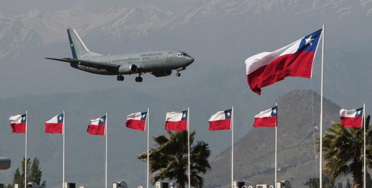 Presidente Boric aprueba nuevo alto mando de Fuerza Aérea: Cinco generales pasaron a retiro