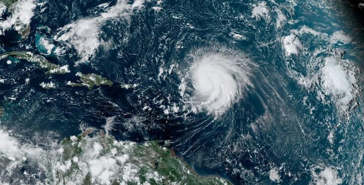 Huracán Milton se intensifica y vuelve a categoría 5: podría convertirse en el más costoso de la historia de Florida