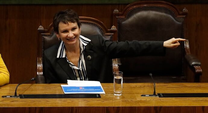 Tohá alista ingreso de contestación a AC en su contra