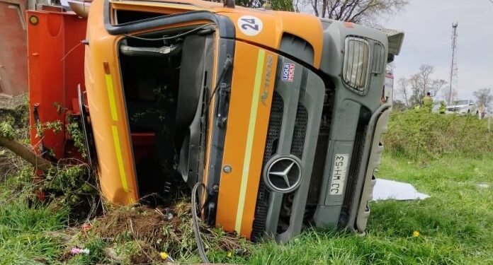Conductor de camión falleció tras volcar en sector Moncopulli de la ruta 215