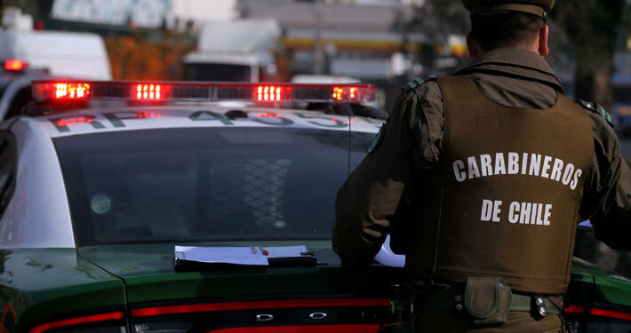 Turba de 200 personas ataca a carabineros en San Bernardo: Hubo disparos y heridos
