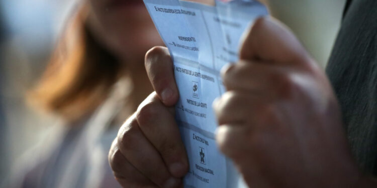 Chile Vamos ganó 35 alcaldes en comparación con 2021; el oficialismo perdió 39