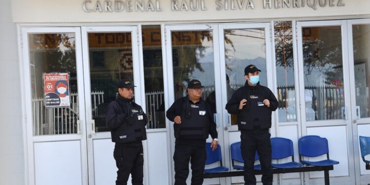 Gobierno evalúa implementar guardias armados en recintos asistenciales