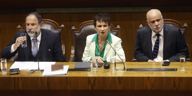 Ministra Tohá enfrenta AC de Republicanos: Gobierno pide actuar con responsabilidad
