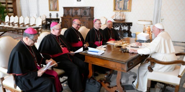 Tras cinco años, la Conferencia Episcopal de Chile se reunió con el papa