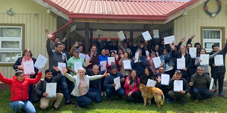 Bienes Nacionales entregó 58 nuevas actas de radicación a familias de Las Cascadas