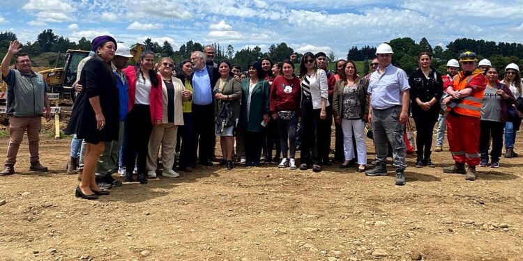 Osorno: Ministro de Vivienda puso primera piedra de proyecto habitacional “El Esfuerzo»