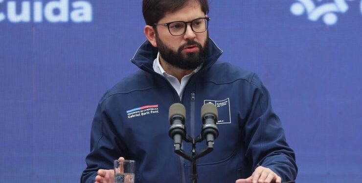 Boric descarta cambio de gabinete y respalda a ministros