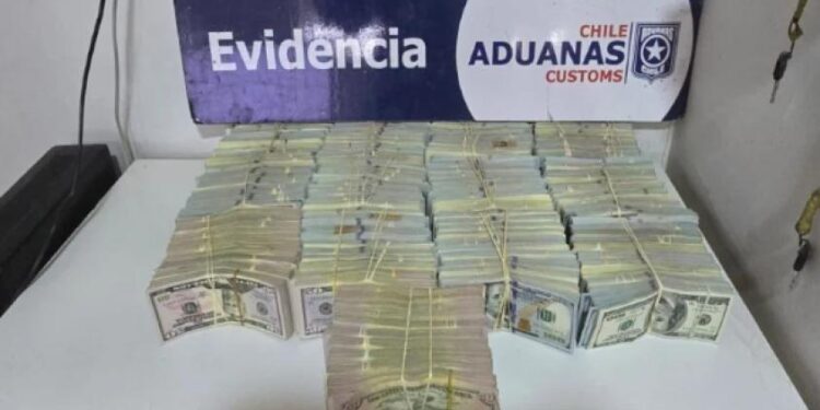 Chofer de bus trasladaba más de un millón de dólares escondidos desde Bolivia a Calama