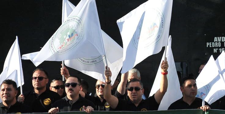Funcionarios de Gendarmería iniciarán paro nacional este lunes por demandas laborales no resueltas