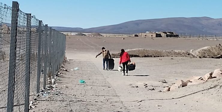 Carabineros descubren a 56 migrantes en situación irregular en un domicilio de Colchane