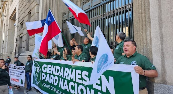 Gobierno logra acuerdos con funcionarios de Gendarmería y ponen fin a la movilización: habrá 3.900 ascensos