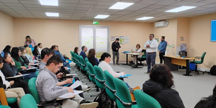 Jornada de actualización  reforzó competencias para cuidar a personas mayores en Osorno