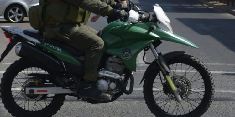 Osorno: Carabinero en persecución de delincuente impactó con camioneta