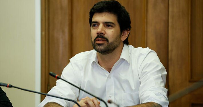 Fiscalía Oriente solicitaría desaforar a Joaquín Lavín y diputado llega a visitar a Barriga