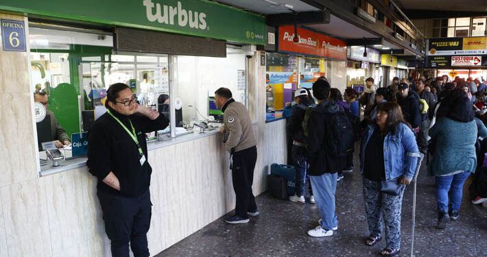 Turbus logra acuerdo con sindicato y anuncia fin de la huelga: Servicio vuelve a la normalidad